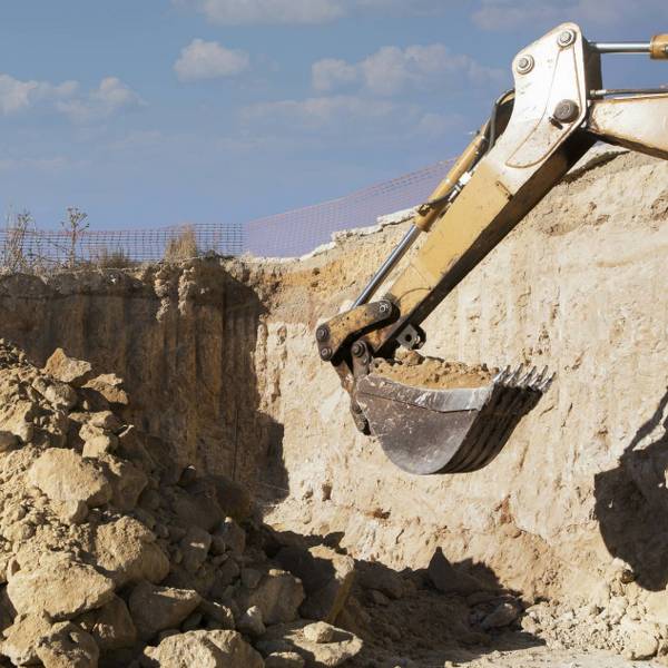 heavy-excavator-digging-day-light_1900x1267_600x600